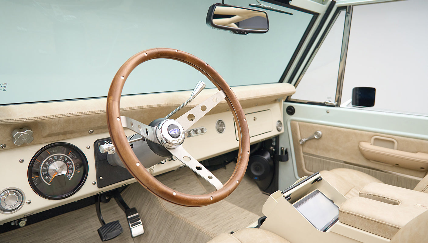 Classic Ford Bronco Porcelaingreen Ranger series