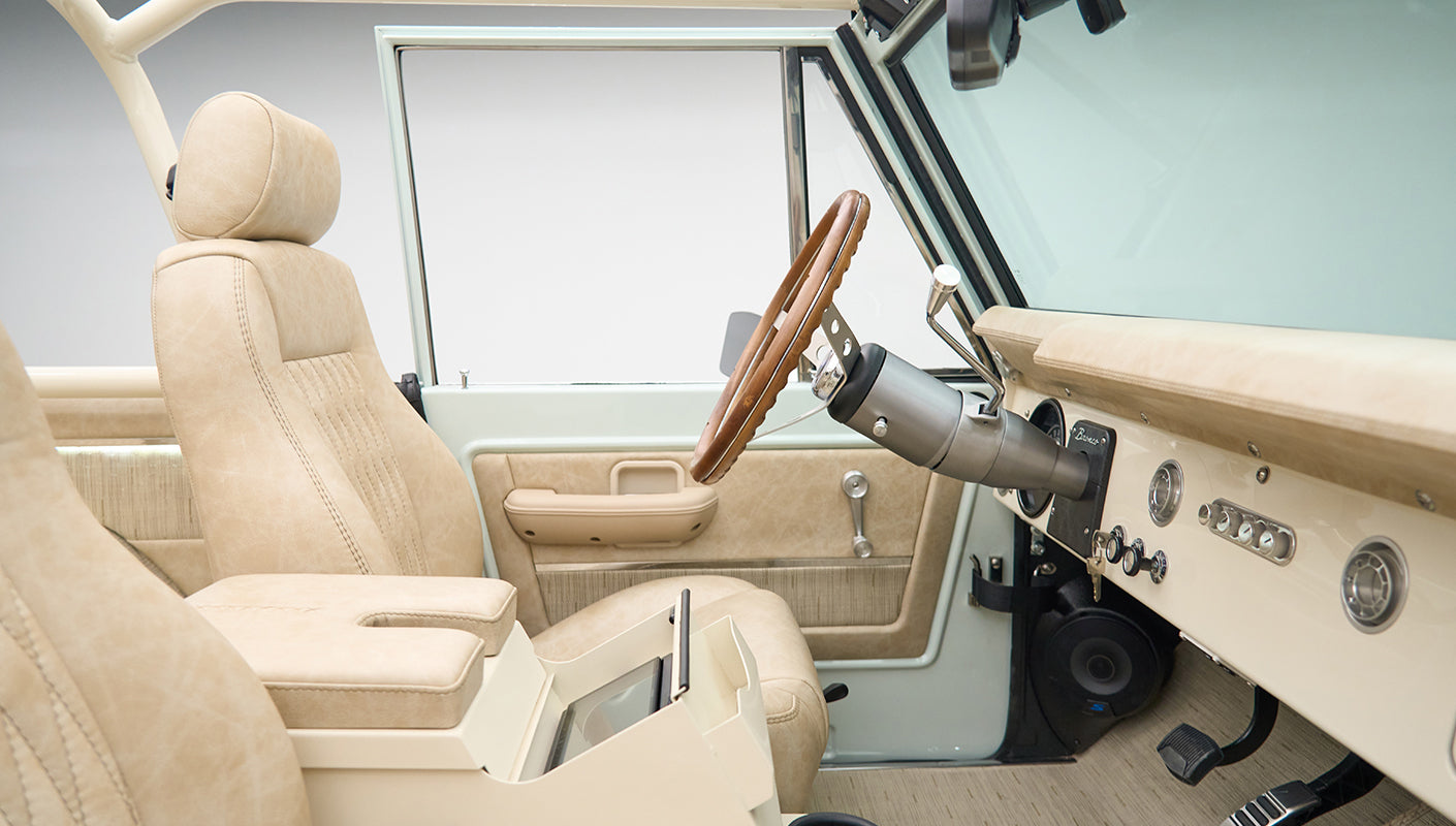 Classic Ford Bronco Porcelaingreen Ranger series