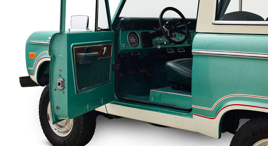Restored Ford Bronco 1977 Light Jade 302 v8 with Wimbledon White Hard Top