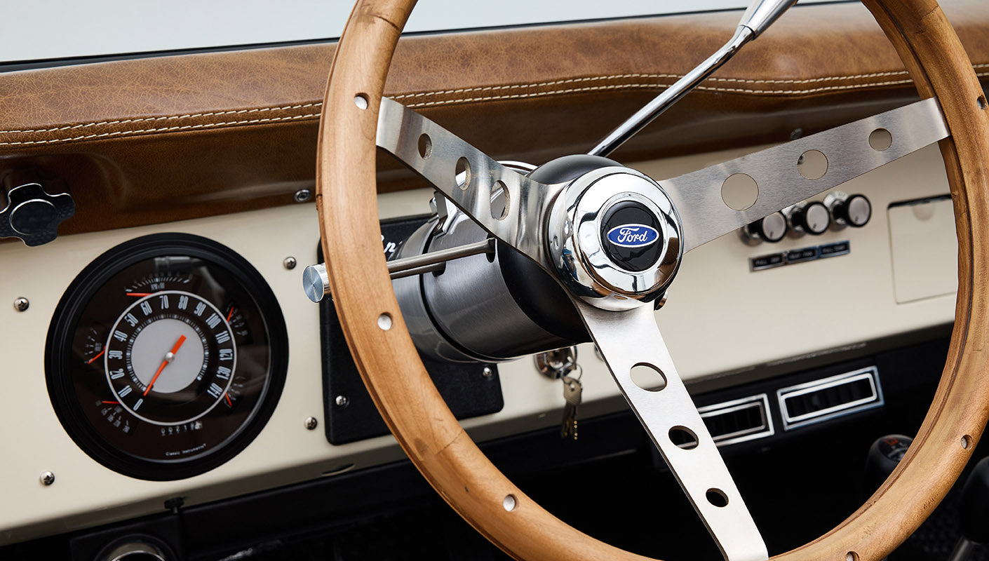 Ford Bronco 1969 Brittany Blue 302 Series with Tartan Plaid Interior
