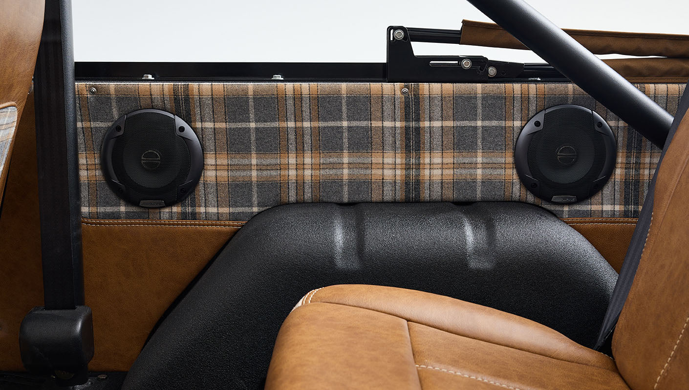 Ford Bronco 1969 Brittany Blue 302 Series with Tartan Plaid Interior