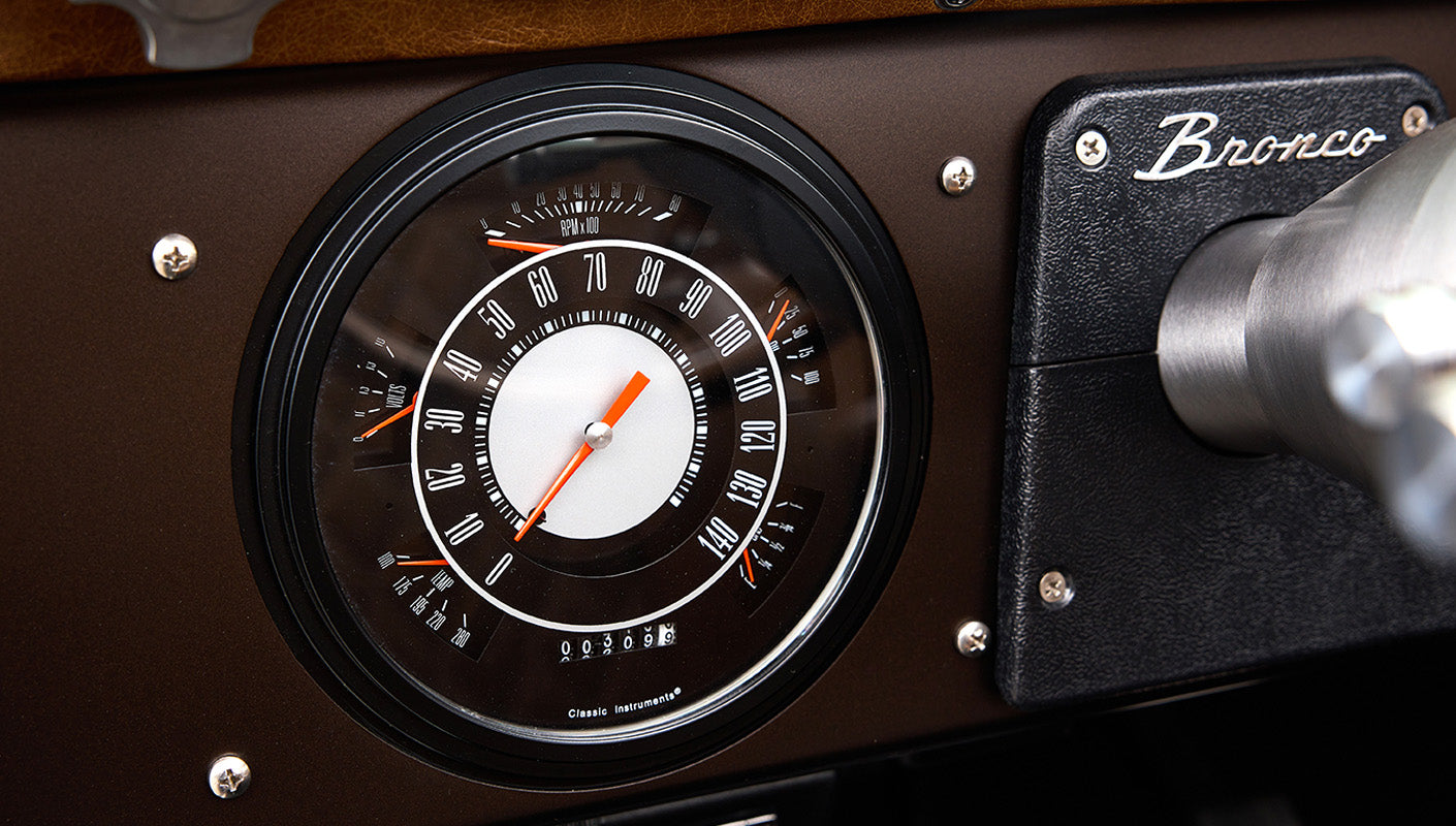 Ford Bronco 1970 in Matte Macadamia Brown with whiskey leather interior and black wheels Wooden Steering Wheel diamond stitch speedo