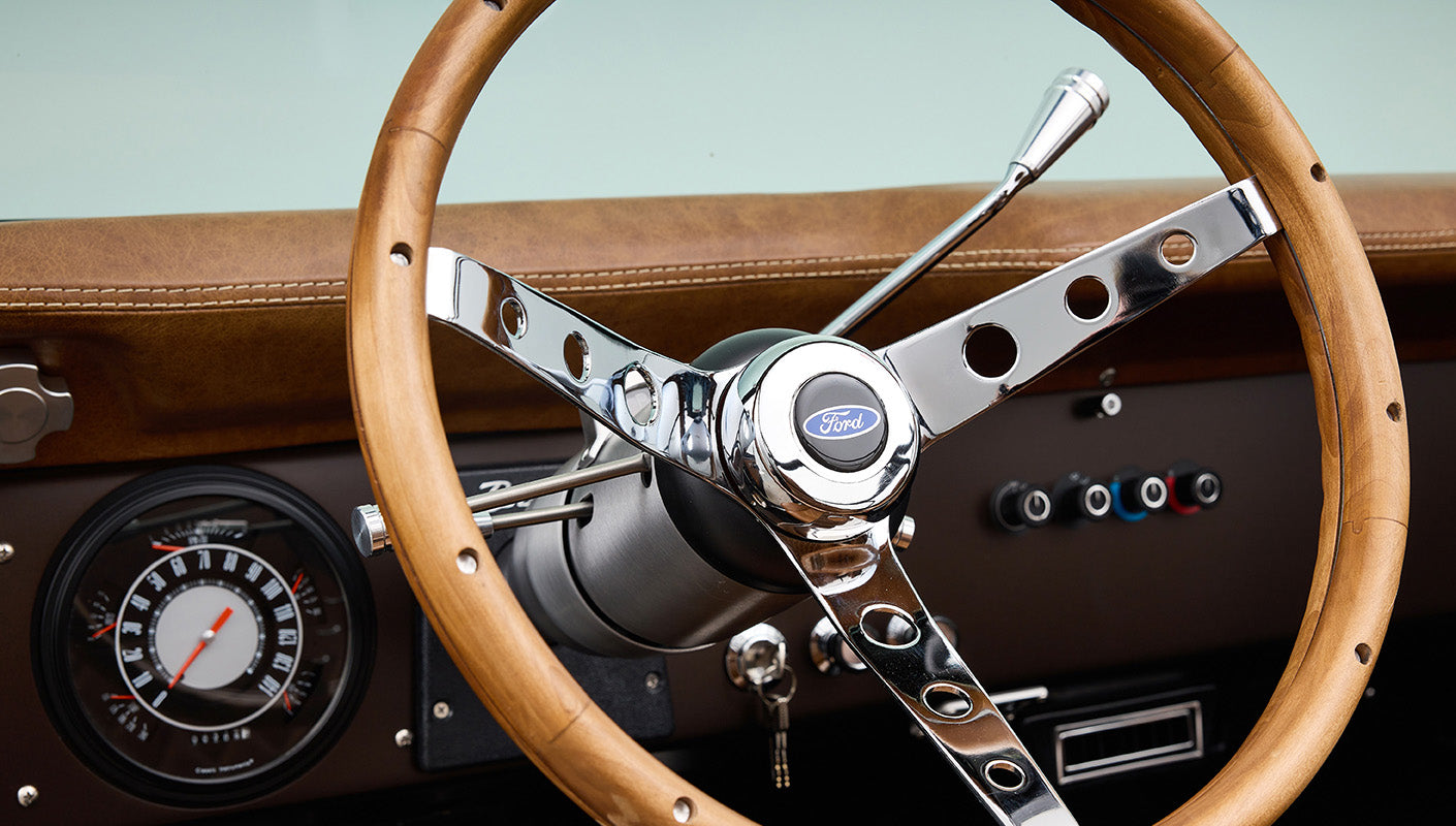 Ford Bronco 1970 in Matte Macadamia Brown with whiskey leather interior and black wheels Wooden Steering Wheel