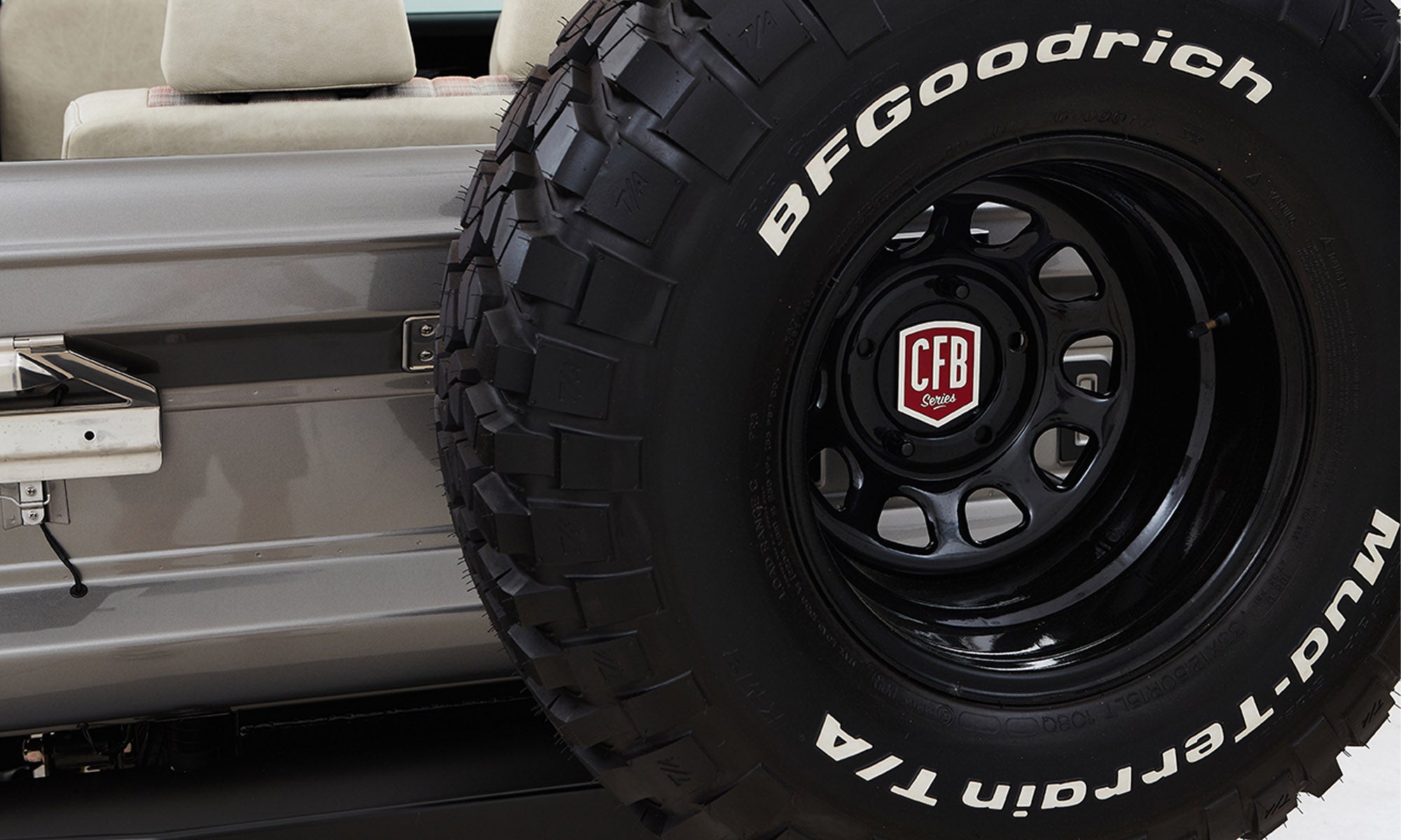 Ford Bronco 1971 Coyote Series in Grigio Lynx with Bikini Top and Custom Leather Interior Tire Carrier