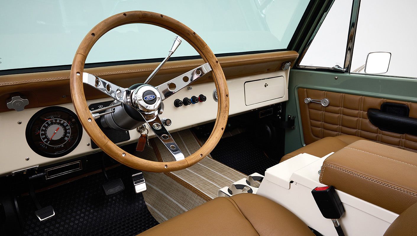 Ford Bronco 1973 Grasmere Green Coyote Series Wimbledon White Custom Interior