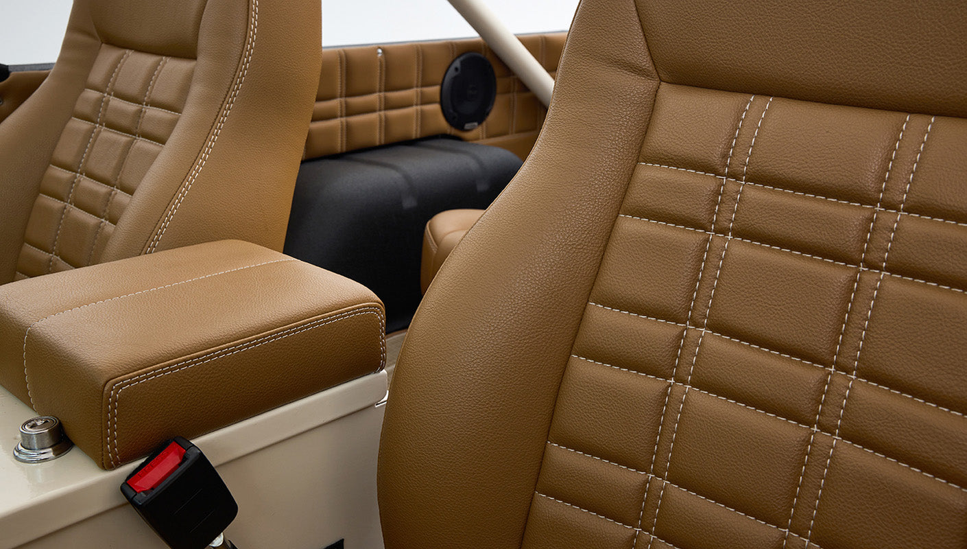 Ford Bronco 1973 Grasmere Green Coyote Series Wimbledon White Custom Interior