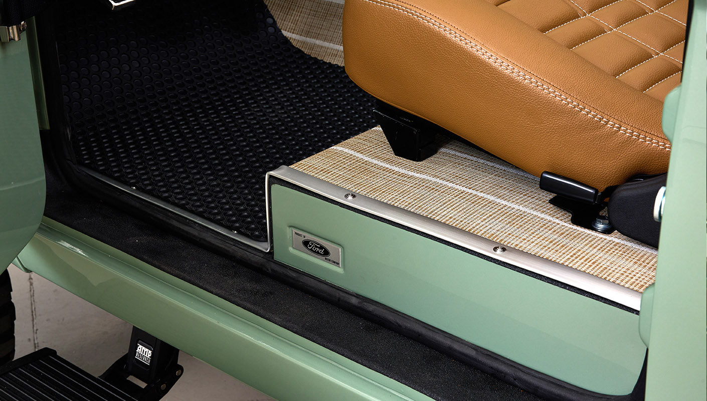 Ford Bronco 1973 Grasmere Green Coyote Series Wimbledon White Custom Interior
