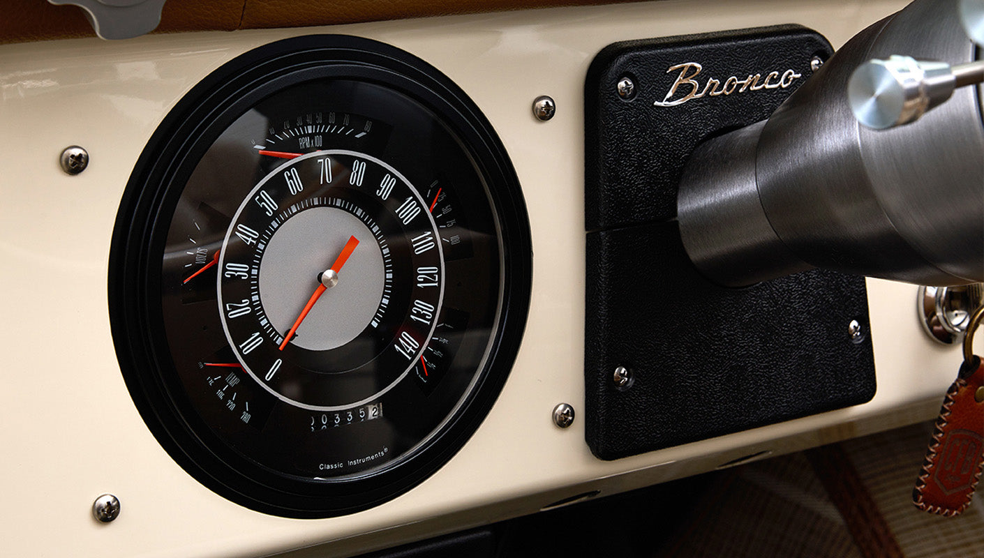 Ford Bronco 1973 Grasmere Green Coyote Series Wimbledon White Custom Interior