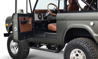 Ford Bronco 1977 302 Series in Adventurine Green with Black Soft Top