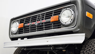 Ford Bronco 1977 302 Series in Adventurine Green with Black Soft Top