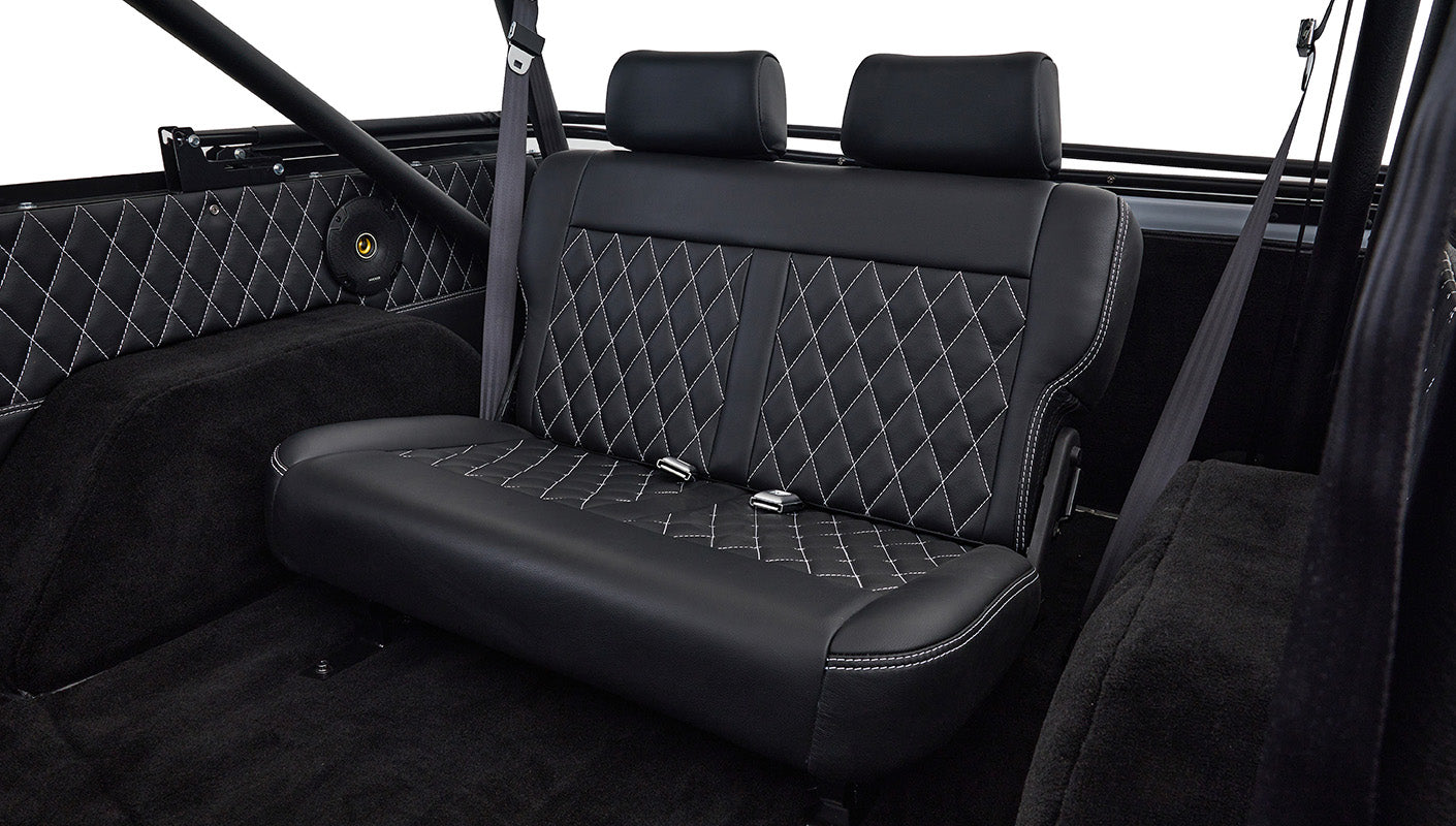 Ford Bronco 1975 Yulong White 302 Series Custom Black Interior