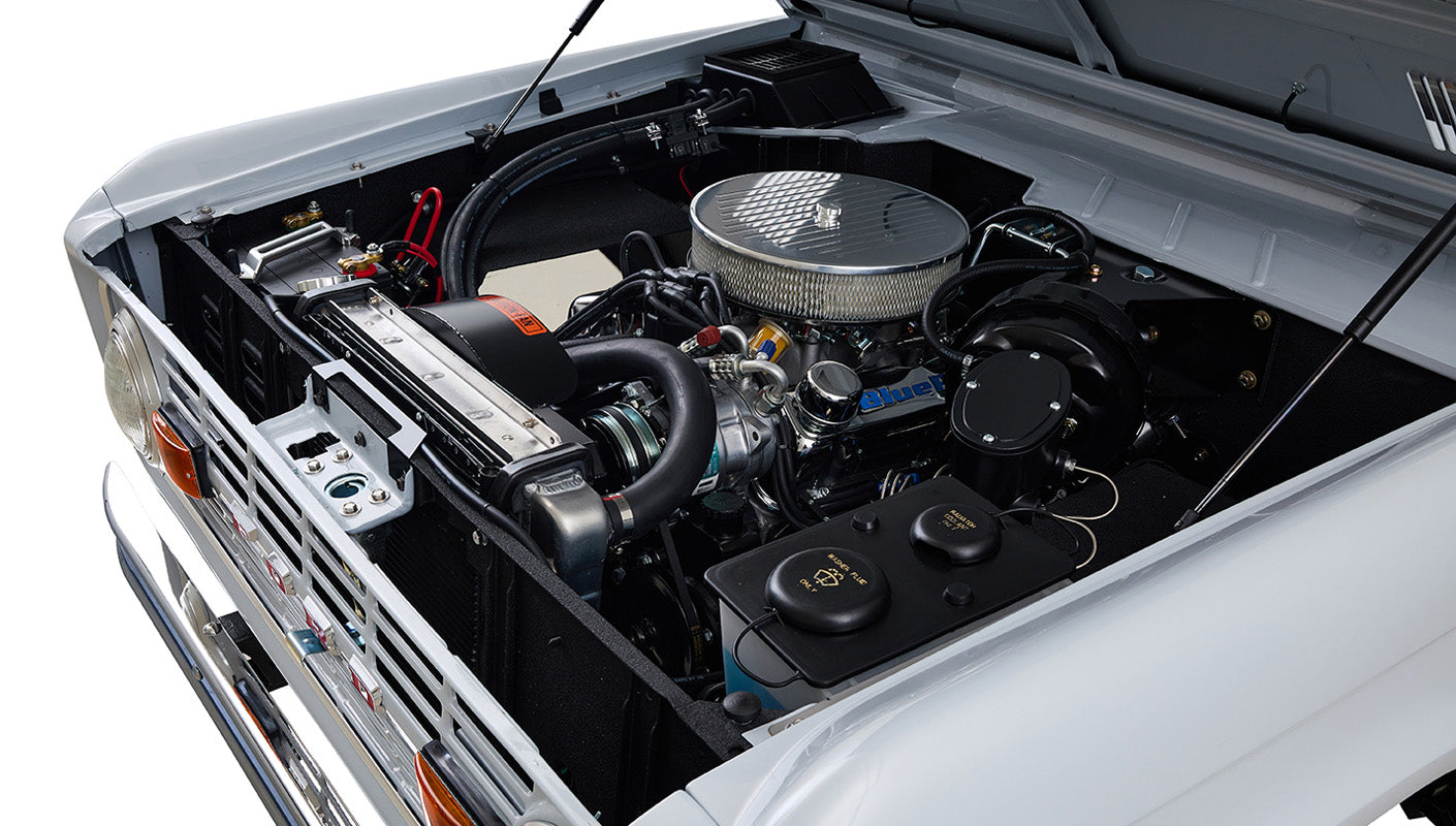 Ford Bronco 1975 Yulong White 302 Series Custom Black Interior