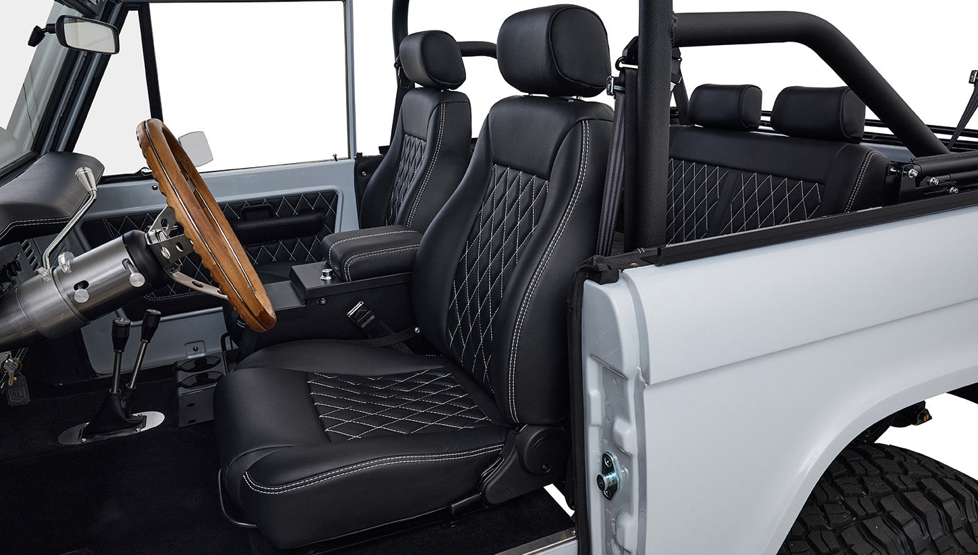 Ford Bronco 1975 Yulong White 302 Series Custom Black Interior