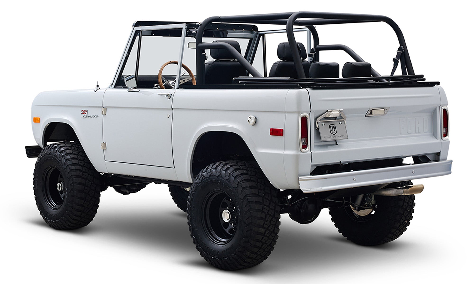 Ford Bronco 1975 Yulong White 302 Series Custom Black Interior