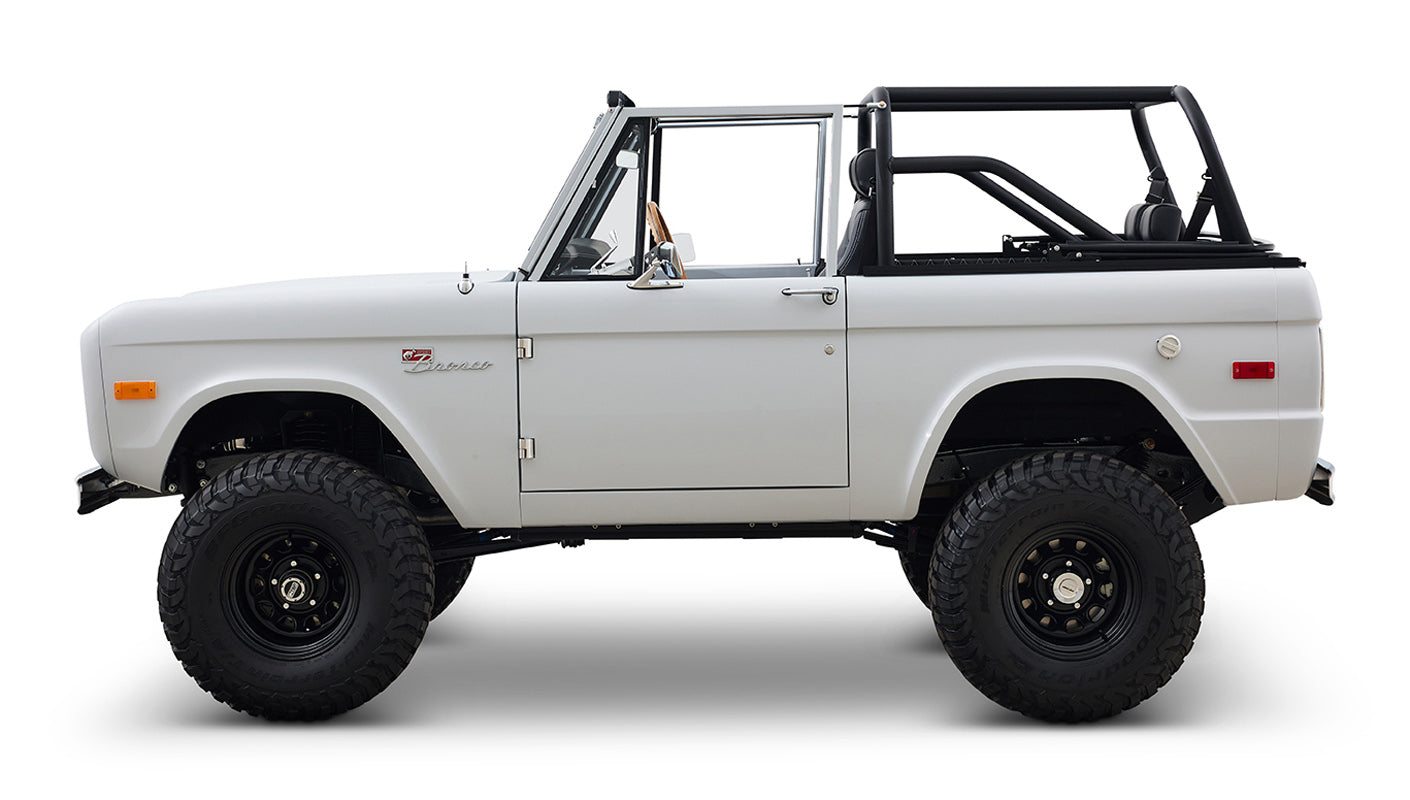 Ford Bronco 1975 Yulong White 302 Series Custom Black Interior