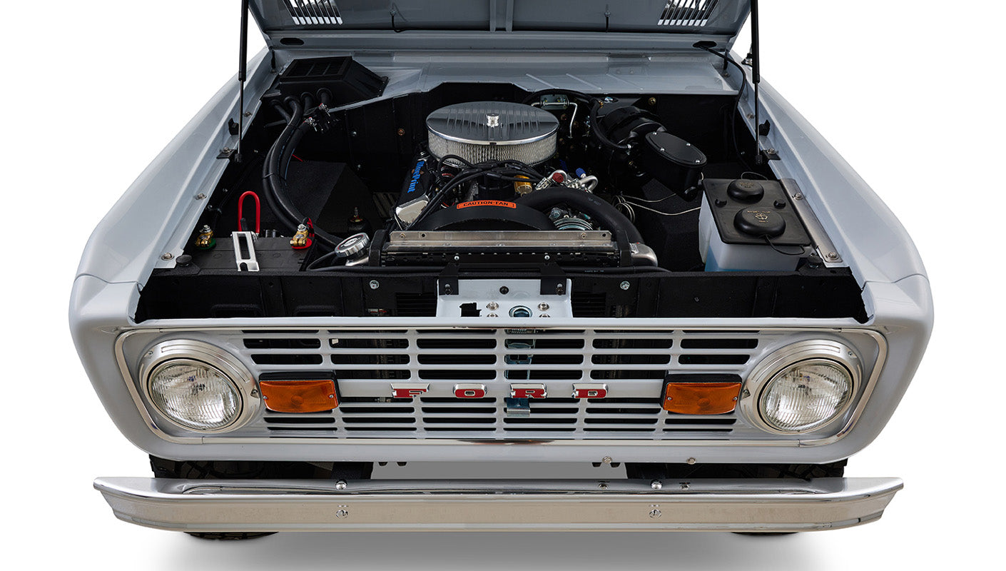 Ford Bronco 1975 Yulong White 302 Series Custom Black Interior