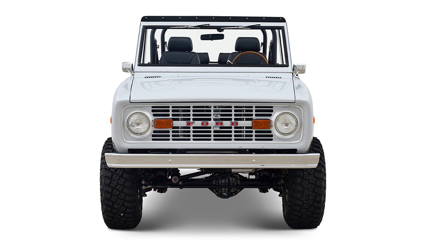 Ford Bronco 1975 Yulong White 302 Series Custom Black Interior