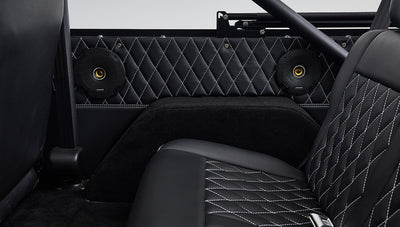 Ford Bronco 1975 Yulong White 302 Series Custom Black Interior