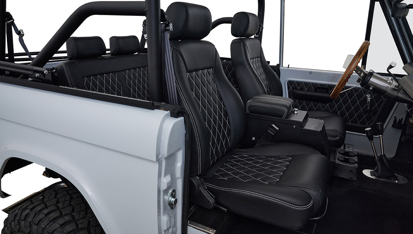 Ford Bronco 1975 Yulong White 302 Series Custom Black Interior