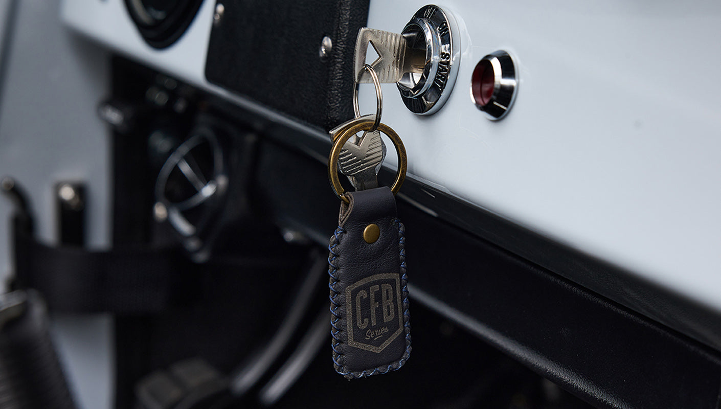 Ford Bronco 1975 Yulong White 302 Series Custom Black Interior