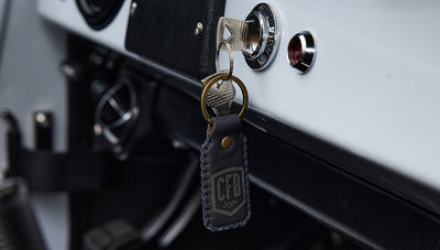 Ford Bronco 1975 Yulong White 302 Series Custom Black Interior