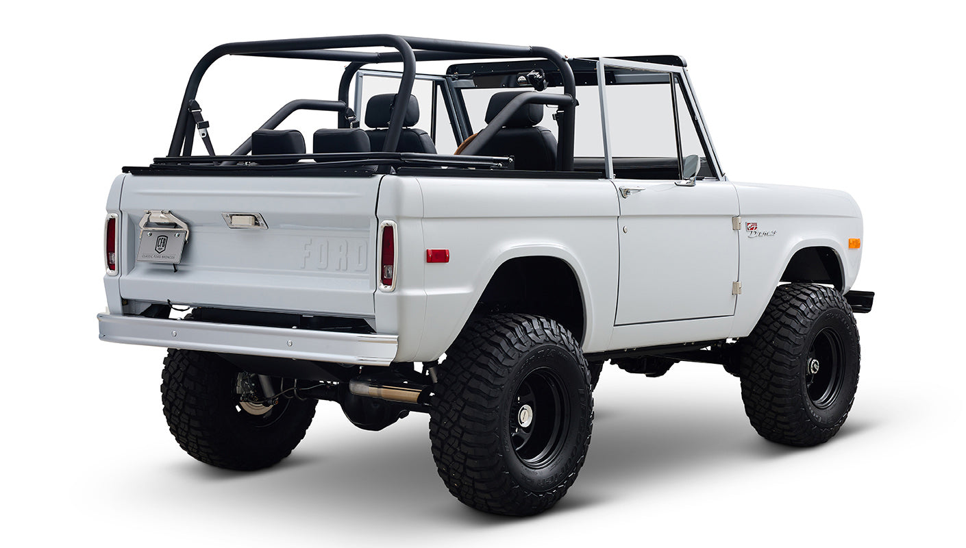 Ford Bronco 1975 Yulong White 302 Series Custom Black Interior