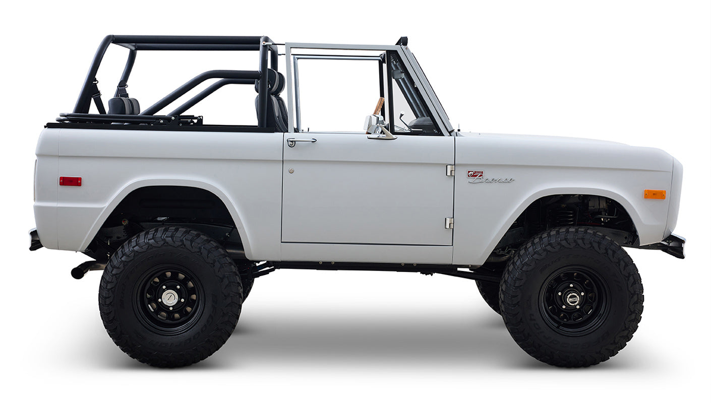 Ford Bronco 1975 Yulong White 302 Series Custom Black Interior