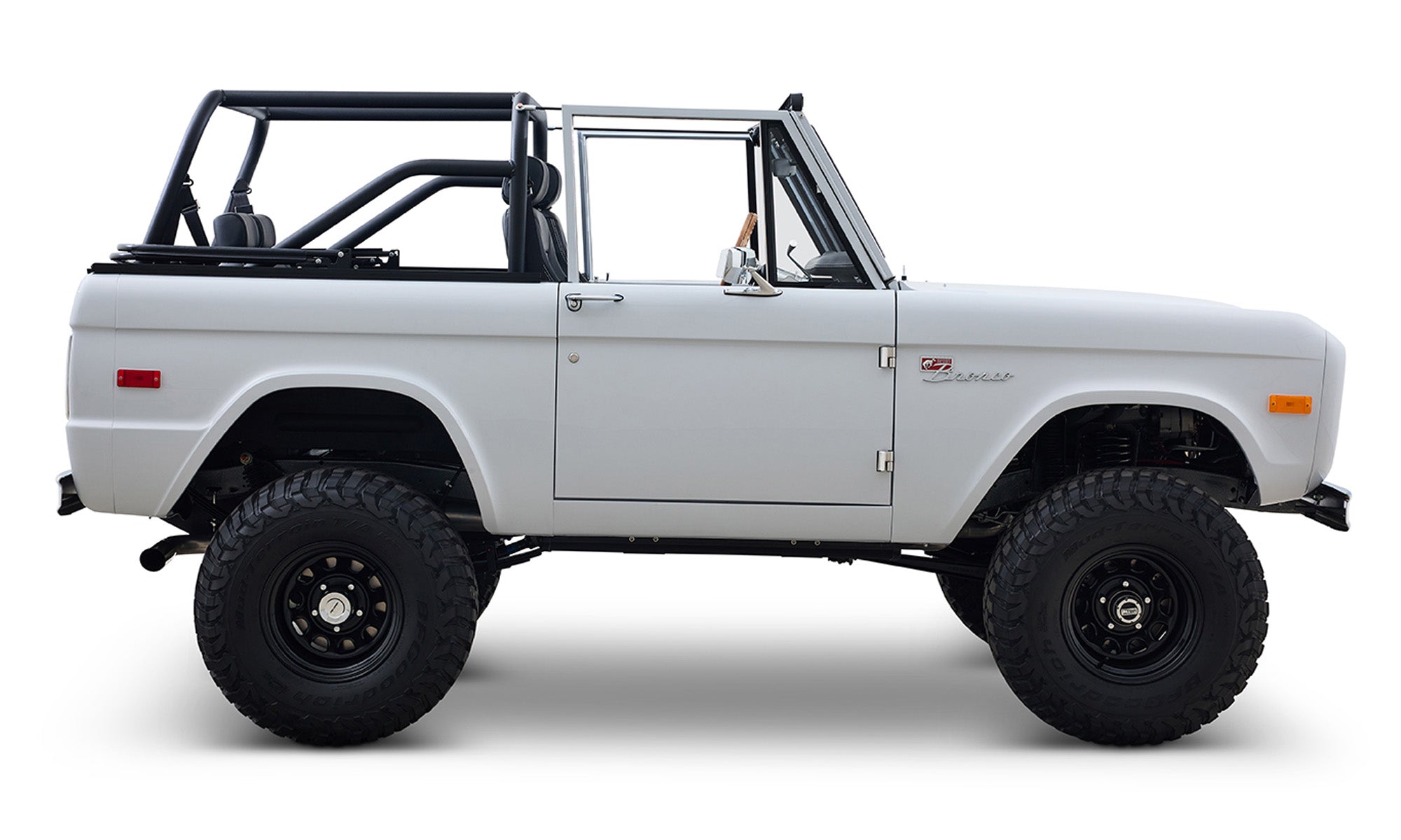 Ford Bronco 1975 Yulong White 302 Series Custom Black Interior