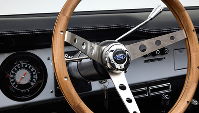 Ford Bronco 1975 Yulong White 302 Series Custom Black Interior