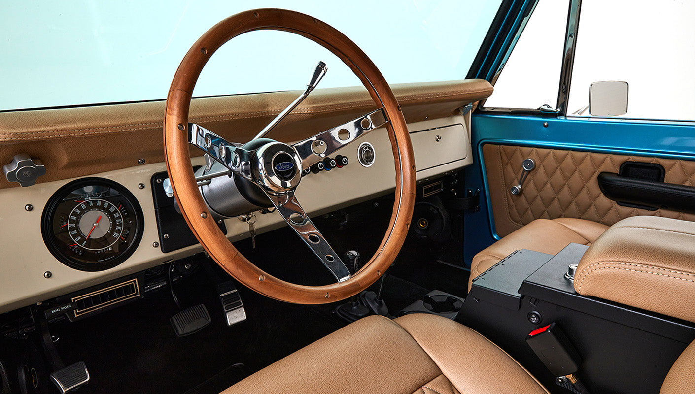 Ford Bronco 1974 Ocean Blue with Tan Soft Top Driver Seat