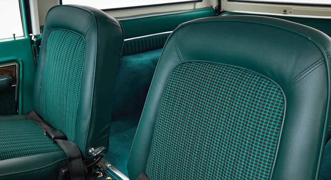 Restored Ford Bronco 1977 Light Jade 302 v8 with Wimbledon White Hard Top