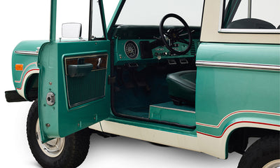 Restored Ford Bronco 1977 Light Jade 302 v8 with Wimbledon White Hard Top