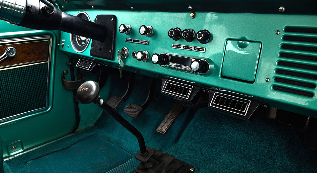 Restored Ford Bronco 1977 Light Jade 302 v8 with Wimbledon White Hard Top