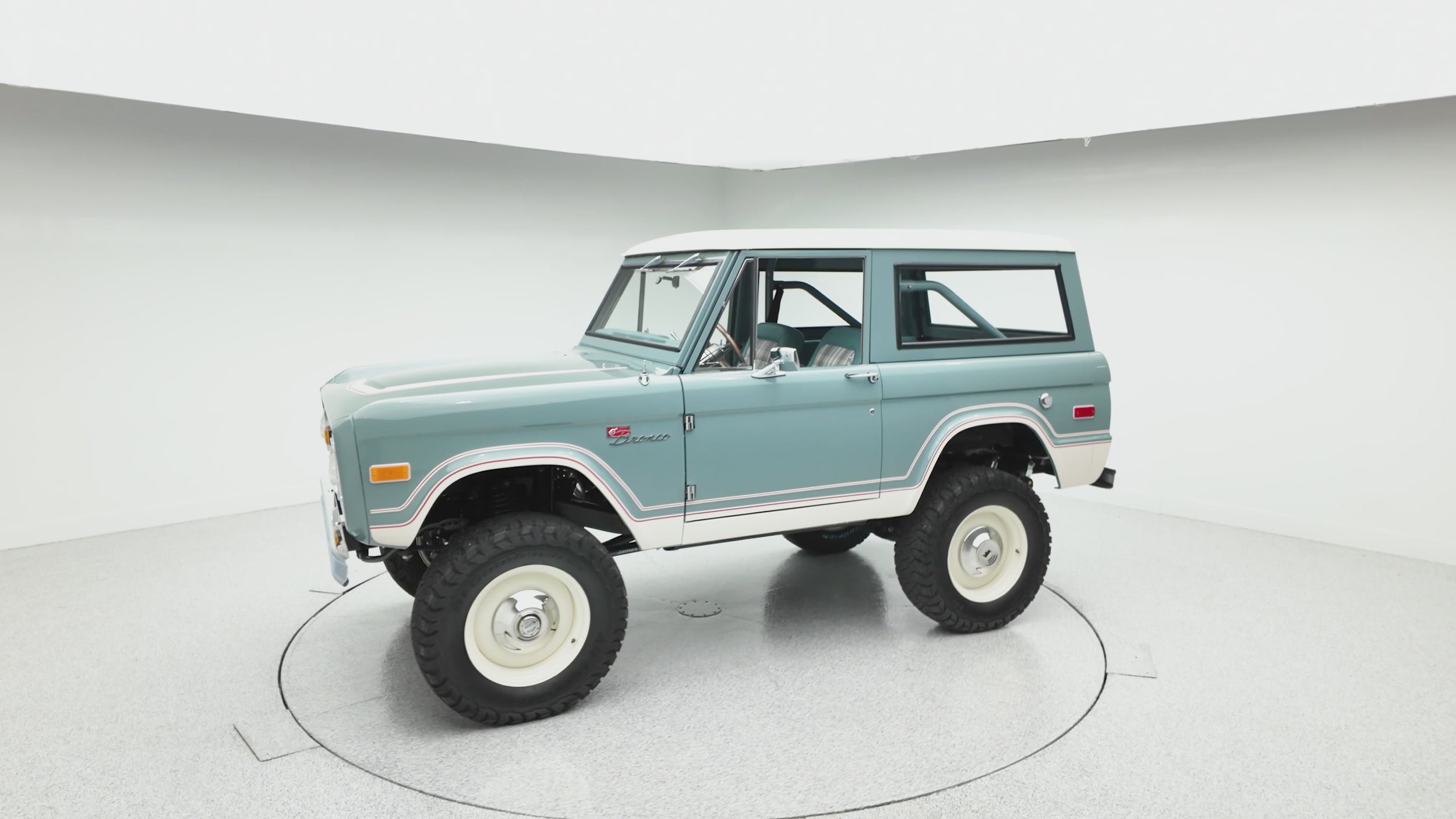 1975 Classic Ford Bronco Riverway in Riverway video